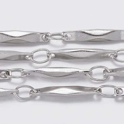 Twisted Bar Chain – Sleek & Modern Design