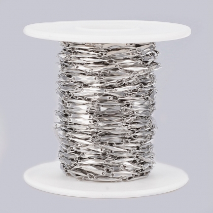 Twisted Bar Chain – Sleek & Modern Design