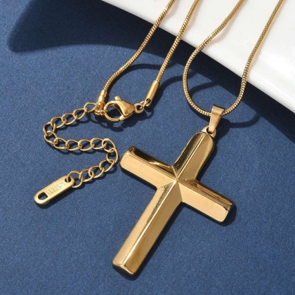 Bold Cross Necklace – Modern Design, Timeless Strength